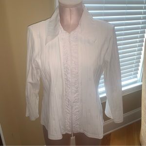 Stera: Lovely white blouse with zipper sleeves and unique pattern. Ultra nice!
